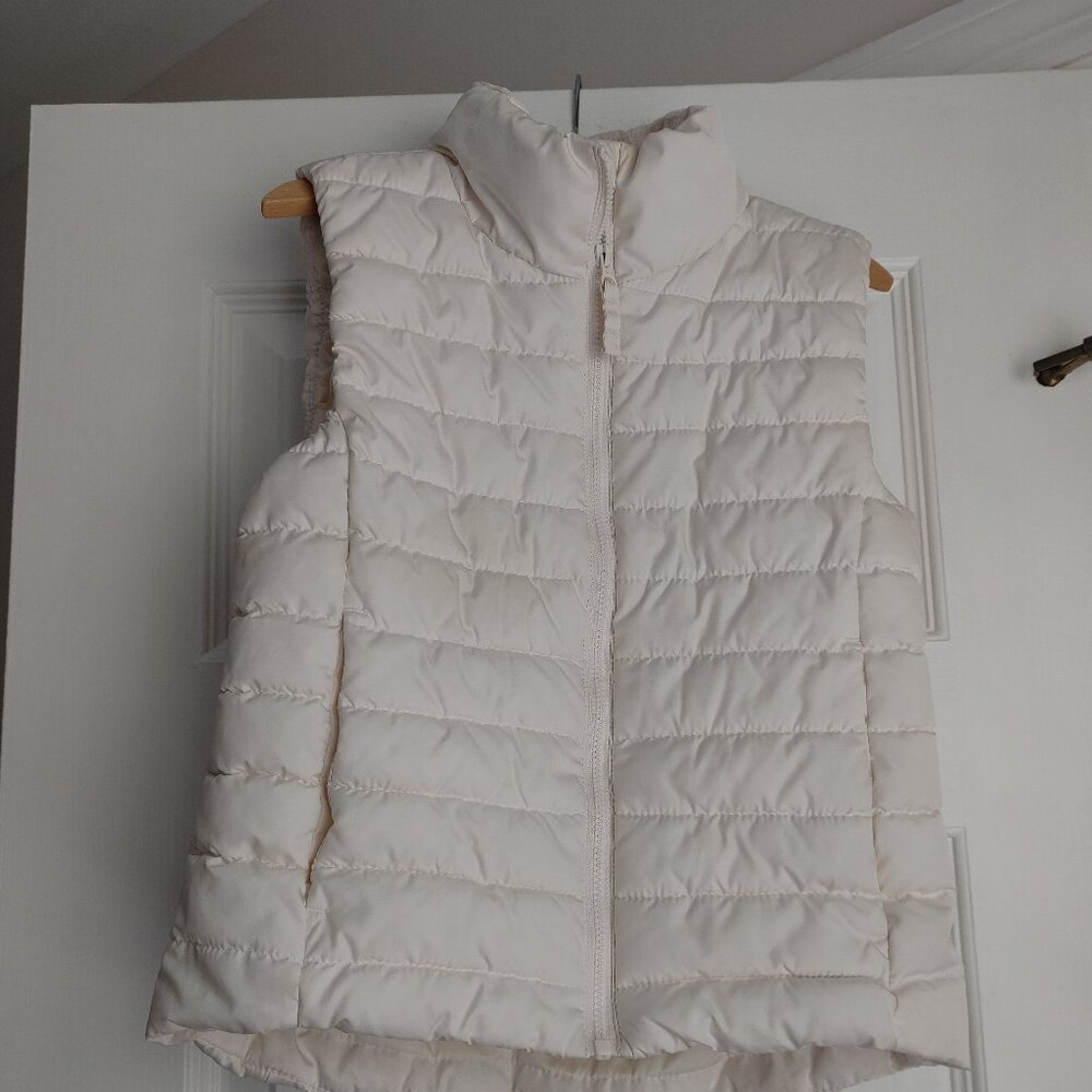 Old Navy Quilted Puffer Vest for Girls, size 8